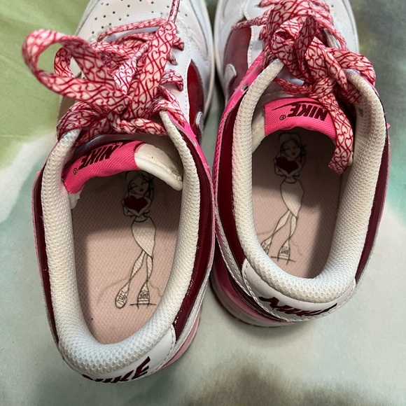 2007 Women’s Valentine’s Day Nike Dunks - Picture 5 of 10